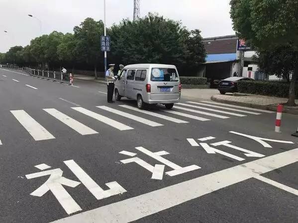"蘇D"車主常州市首套抓拍"斑馬線不禮讓行人"電子警察 近期將在經開區上崗執勤