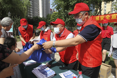 省市場監(jiān)管局開展2022年電梯安全宣傳進(jìn)社區(qū)活動